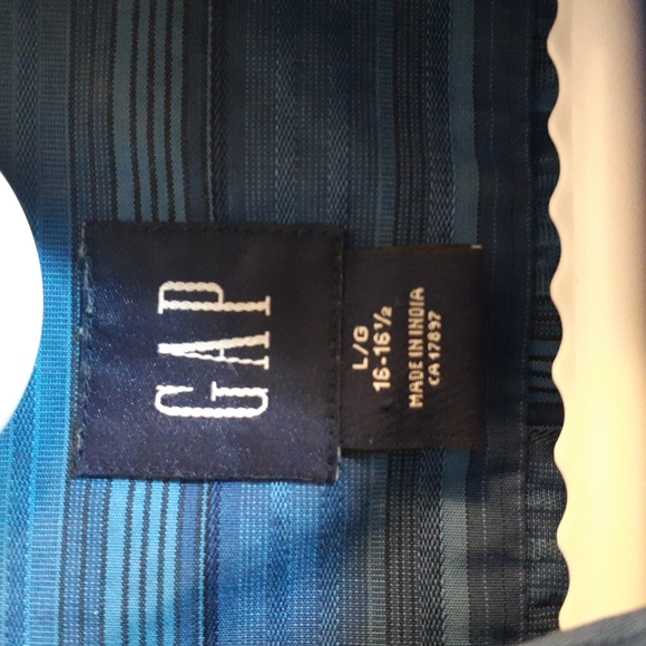 Gap Blue Pinstripe Button Down Shirt - Picture 2 of 4